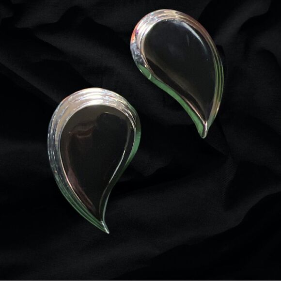 Vintage Stud Silver Teardrop Shape Design With Black Onyx Enamel Earrings - Picture 2 of 5